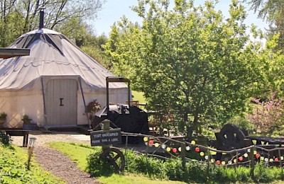 Love2Yurt