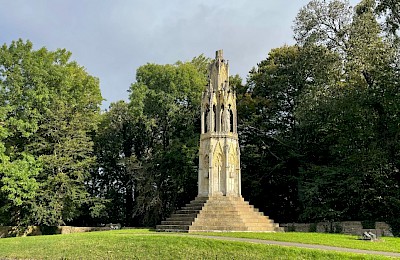 Eleanor Cross Hardingstone